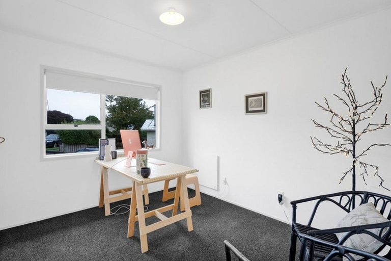 Photo of property in 14 Acacia Place, Bell Block, New Plymouth, 4312