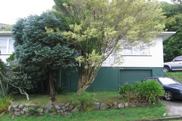 Photo of property in 5 Gahagan Way, Newlands, Wellington, 6037