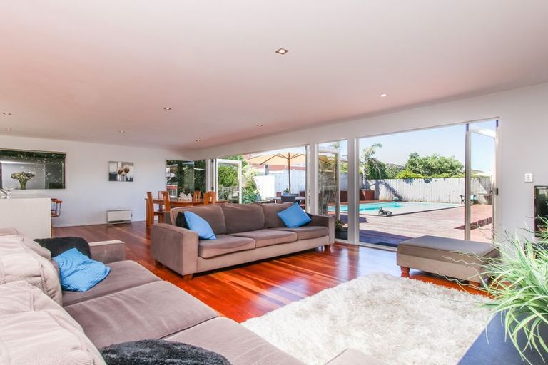 Photo of property in 6 Parker Avenue, New Lynn, Auckland, 0600