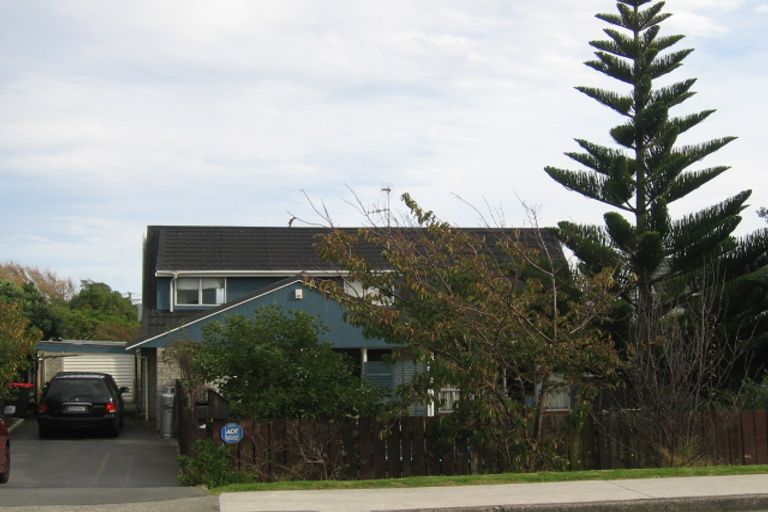 Photo of property in 8 Ngapotiki Street, Paraparaumu Beach, Paraparaumu, 5032