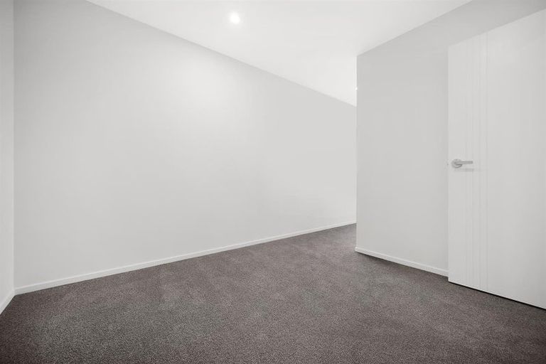Photo of property in 8 Arapapa Road, Papakura, 2110