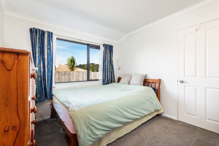 Photo of property in 2 Shah Place, Glen Eden, Auckland, 0602