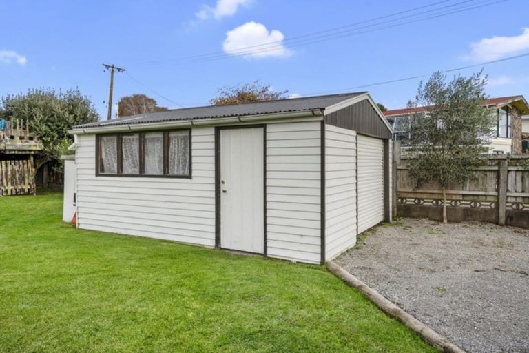 Photo of property in 30 Lee Street, Te Puke, 3119