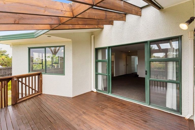 Photo of property in 4a Holiday Road, Stanmore Bay, Whangaparaoa, 0932
