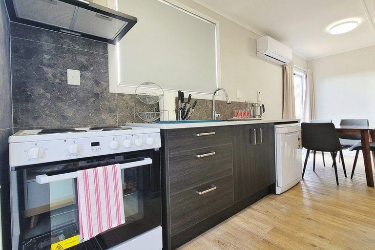 Photo of property in 4 Beverley Road, Stanmore Bay, Whangaparaoa, 0932