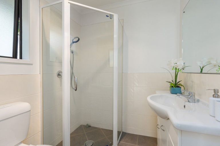 Photo of property in 33 Admirals Court Drive, Greenhithe, Auckland, 0632