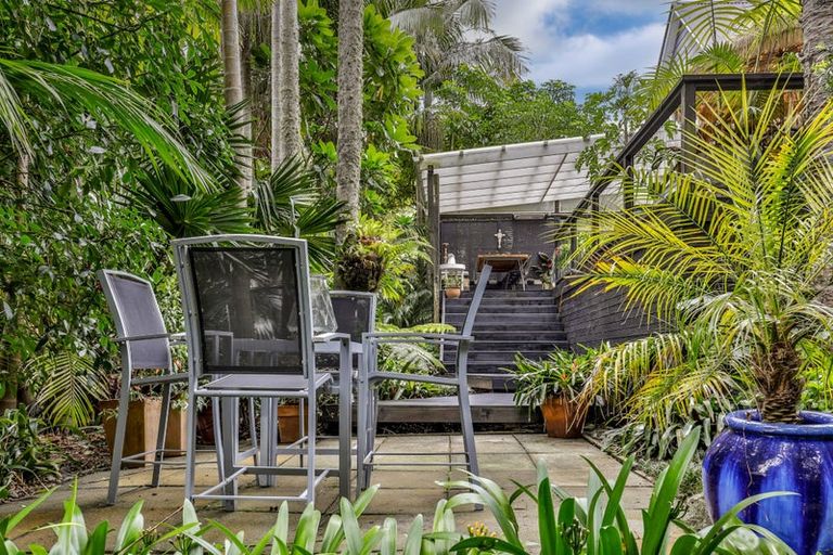 Photo of property in 119 Daffodil Street, Titirangi, Auckland, 0604