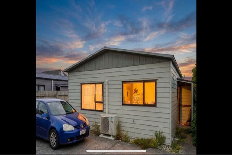 Photo of property in 13c Burns Street, South Dunedin, Dunedin, 9012