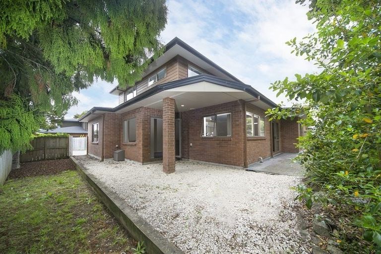 Photo of property in 16d Lincoln Road, Henderson, Auckland, 0610