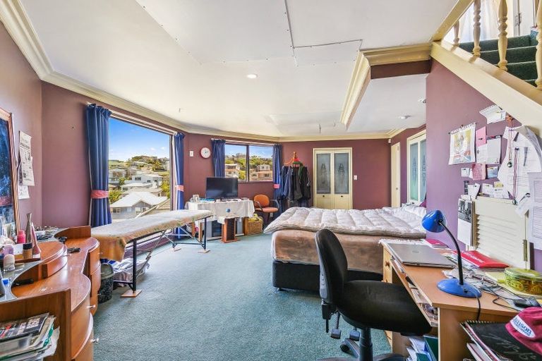 Photo of property in 20 Sunhaven Drive, Newlands, Wellington, 6037