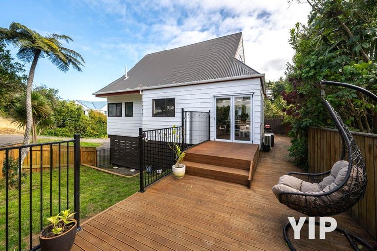 Photo of property in 2/154 Newlands Road, Newlands, Wellington, 6037