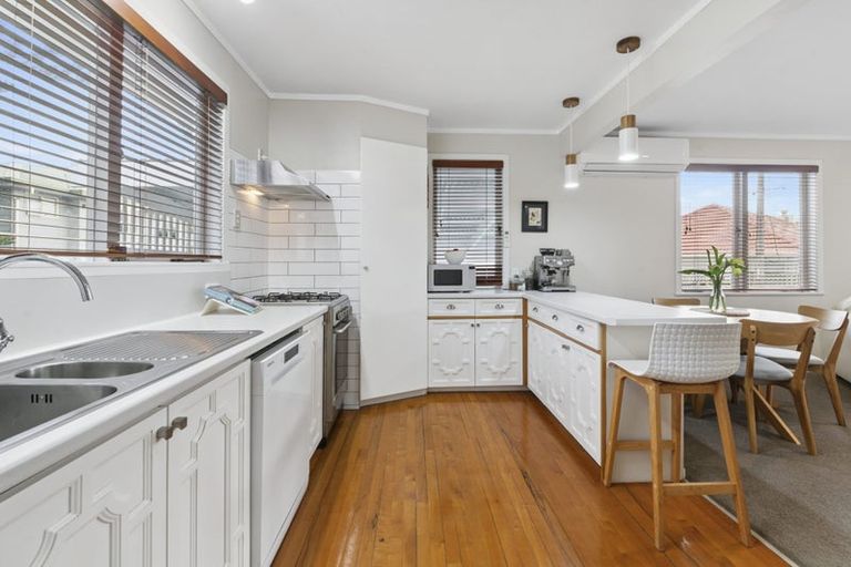 Photo of property in 1/17 Merriefield Avenue, Forrest Hill, Auckland, 0620