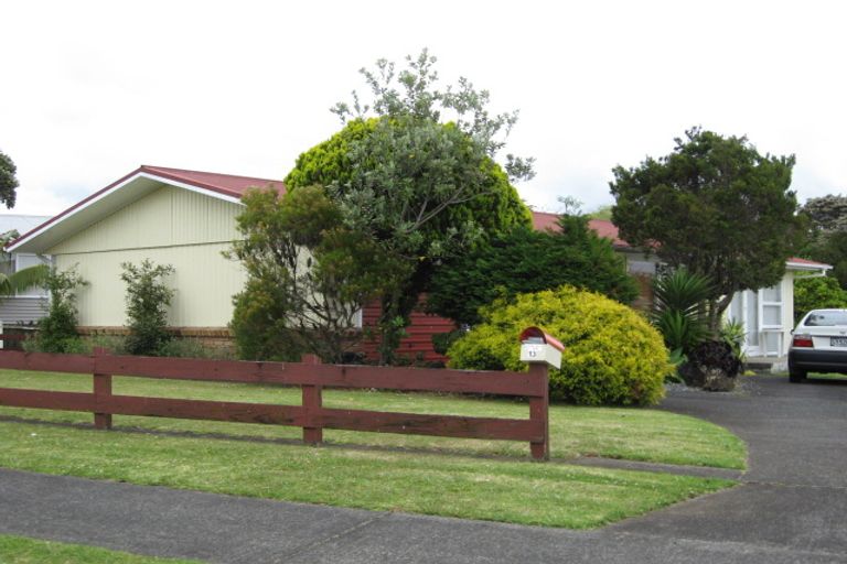 Photo of property in 13 Lindis Place, Mangere Bridge, Auckland, 2022