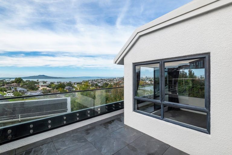 Photo of property in 2/173 East Coast Road, Castor Bay, Auckland, 0620