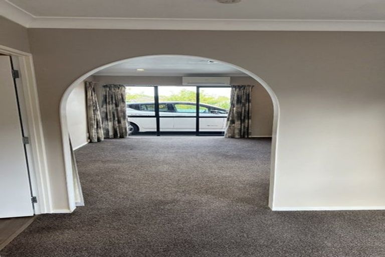 Photo of property in 2/25 Nicholas Road, Somerville, Auckland, 2014