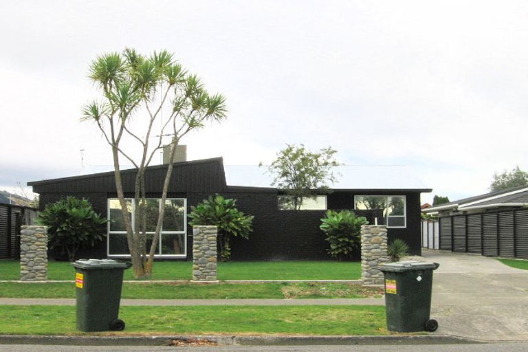 Photo of property in 32 Kapanui Road, Waikanae, 5036