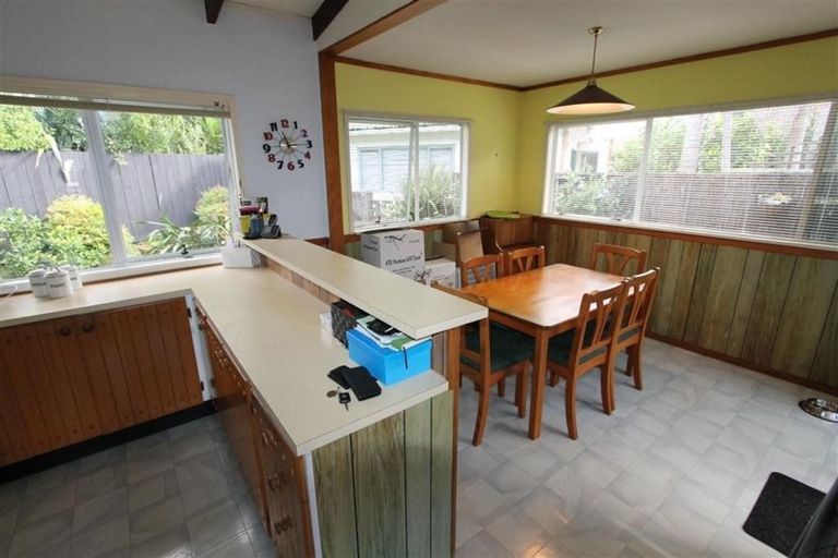 Photo of property in 107 Konini Road, Titirangi, Auckland, 0604