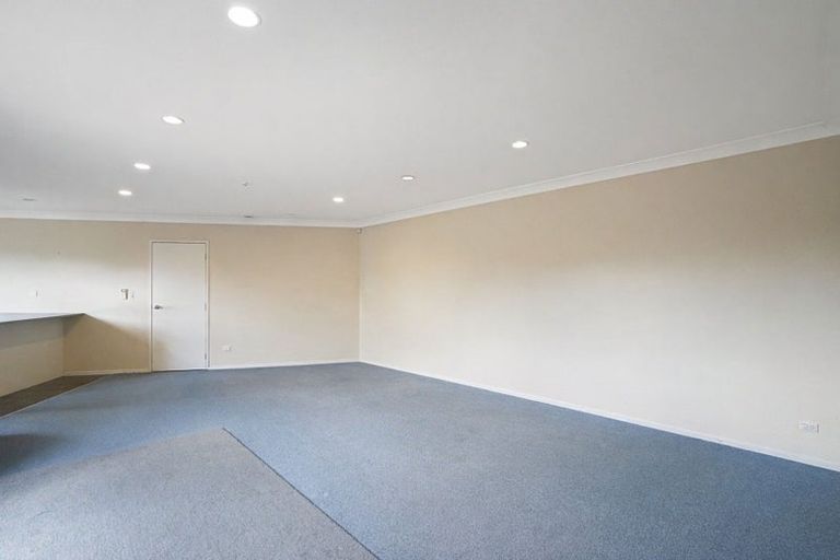 Photo of property in 21 Greig Place, Pukekohe, 2120