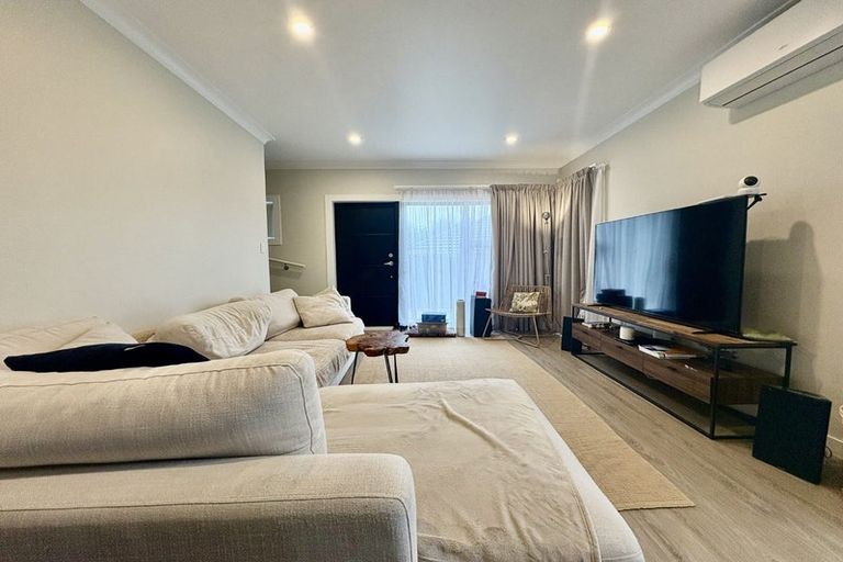 Photo of property in 40c Kervil Avenue, Te Atatu Peninsula, Auckland, 0610