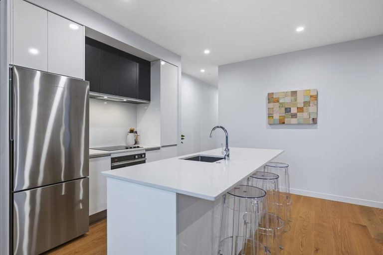 Photo of property in Frank Sargeson Apts, 401/74 Anzac Street, Takapuna, Auckland, 0622