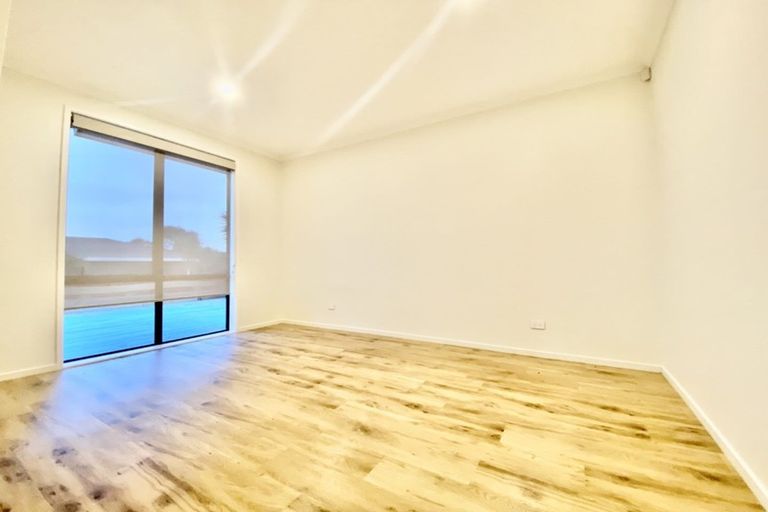 Photo of property in 12 Waituarua Drive, Takanini, 2112