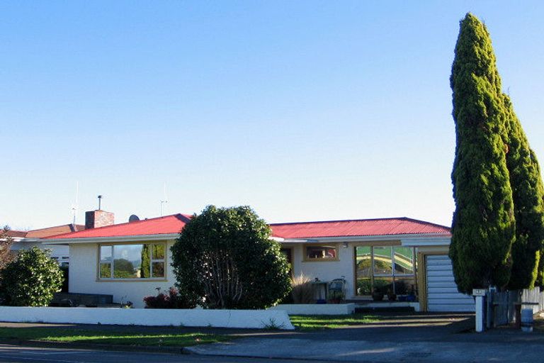 Photo of property in 23 Featherston Street, Takaro, Palmerston North, 4412