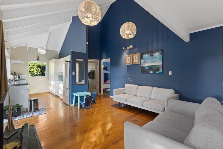 Photo of property in 54 Walton Street, Red Beach, 0932