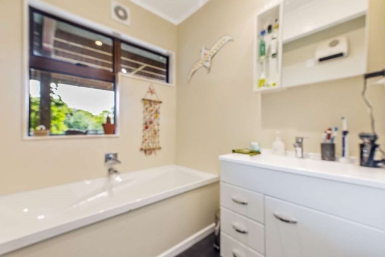 Photo of property in 91 Wood Bay Road, Titirangi, Auckland, 0604