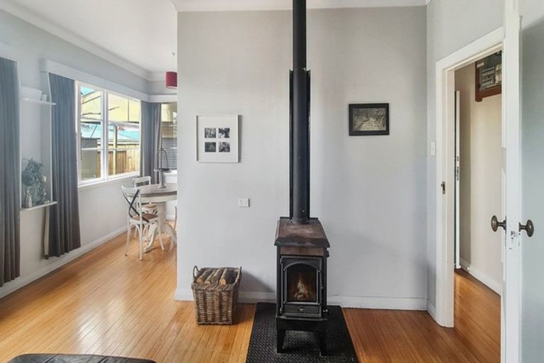 Photo of property in 3 Robert Street, Marton, 4710