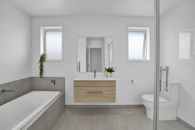 Photo of property in 33a Upjohn Street, Brooklands, New Plymouth, 4310