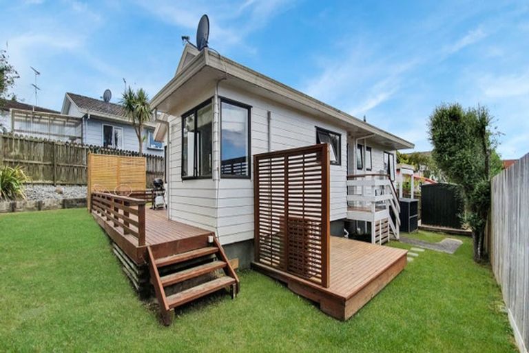 Photo of property in 2/8 Atlantis Place, Totara Vale, Auckland, 0629