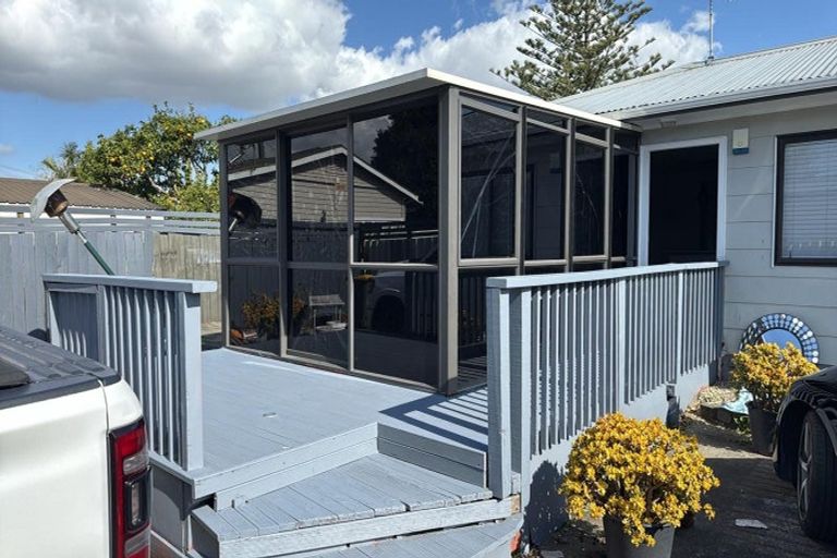 Photo of property in 2/224 Massey Road, Mangere East, Auckland, 2024