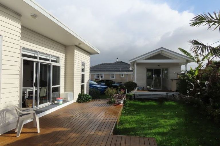 Photo of property in 116 Matipo Road, Te Atatu Peninsula, Auckland, 0610
