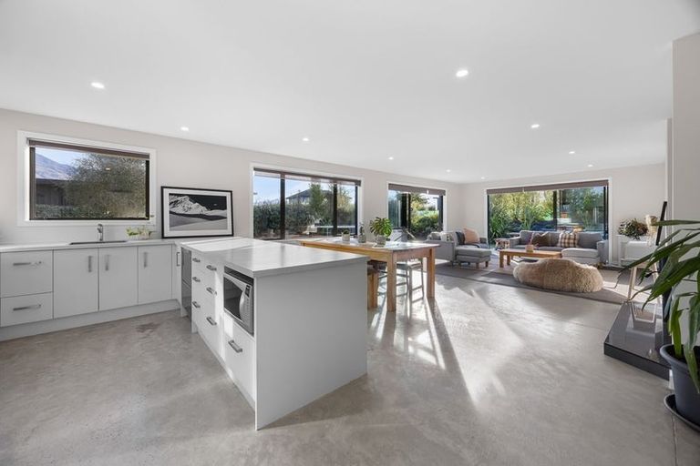 Photo of property in 3 Kirimoko Crescent, Wanaka, 9305