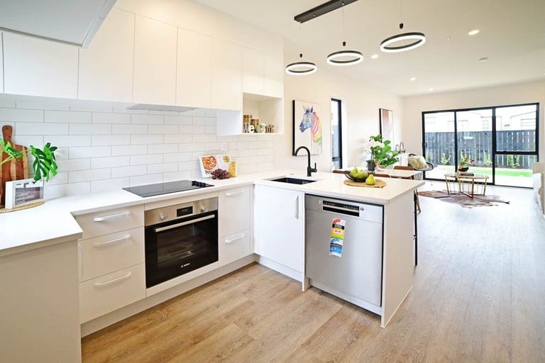 Photo of property in 15 Kiato Lane, Flat Bush, Auckland, 2019