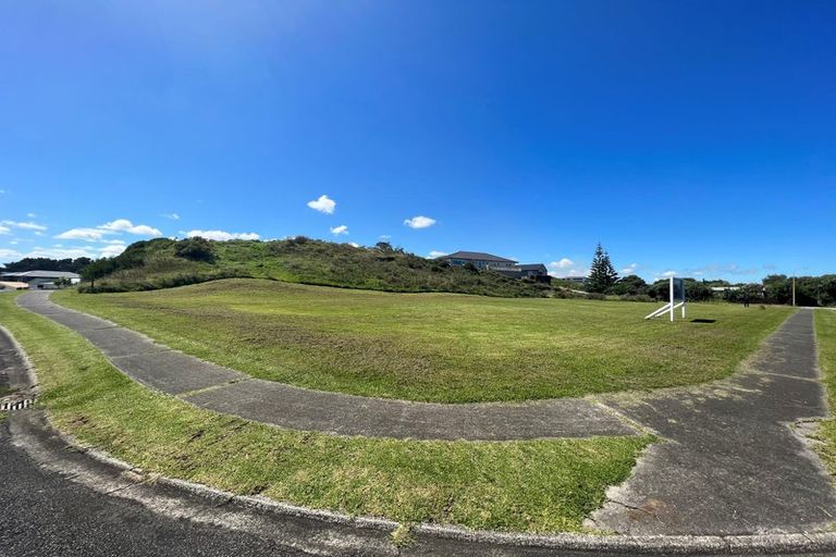 Photo of property in 16 Longbeach Drive, Castlecliff, Wanganui, 4501