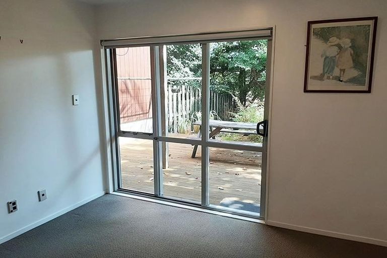 Photo of property in 76g Edmonton Road, Henderson, Auckland, 0612