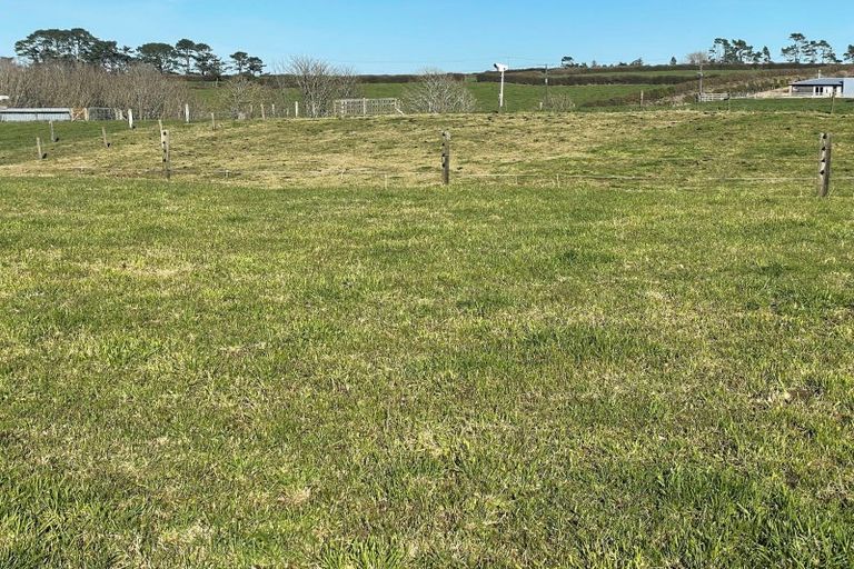 Photo of property in 406 Opunake Road, Cardiff, Stratford, 4391