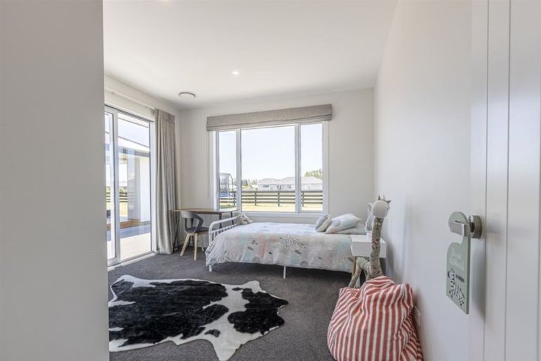 Photo of property in 33 Hartwell Drive, Kelvin Grove, Palmerston North, 4470