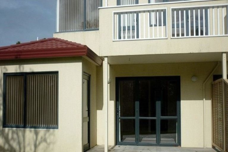 Photo of property in 20a Pohutukawa Avenue, Red Beach, 0932