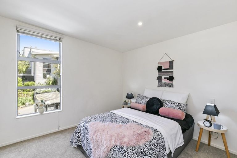 Photo of property in 4 Tiketike Way, Brooklyn, Wellington, 6021
