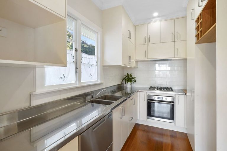 Photo of property in 197 Tukapa Street, Westown, New Plymouth, 4310