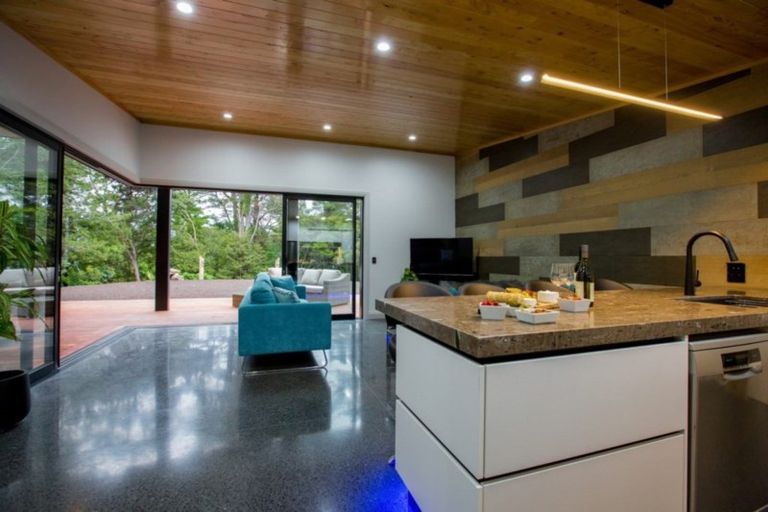 Photo of property in 39 Upper Harbour Drive, Greenhithe, Auckland, 0632