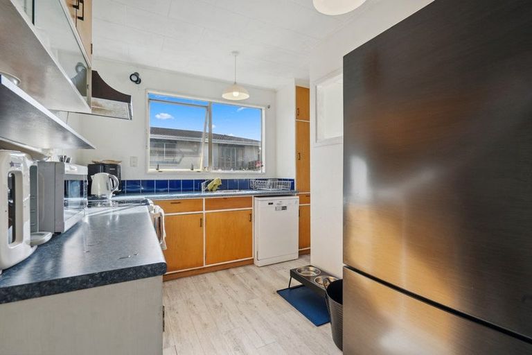 Photo of property in 114 Gloaming Hill, Titahi Bay, Porirua, 5022