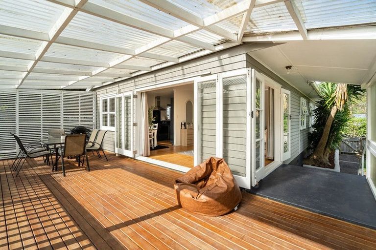 Photo of property in 19 Lanigan Street, Birkdale, Auckland, 0626