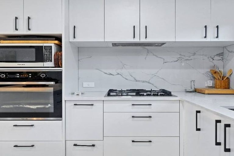 Photo of property in 2/27 Mallard Place, Unsworth Heights, Auckland, 0632