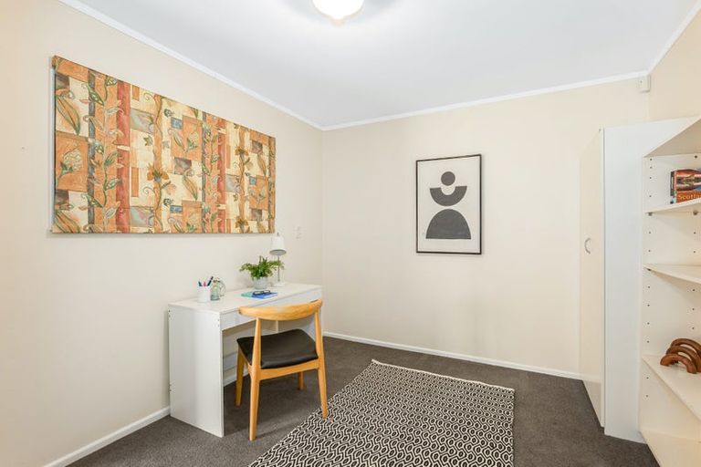 Photo of property in 122 Westchester Drive, Churton Park, Wellington, 6037