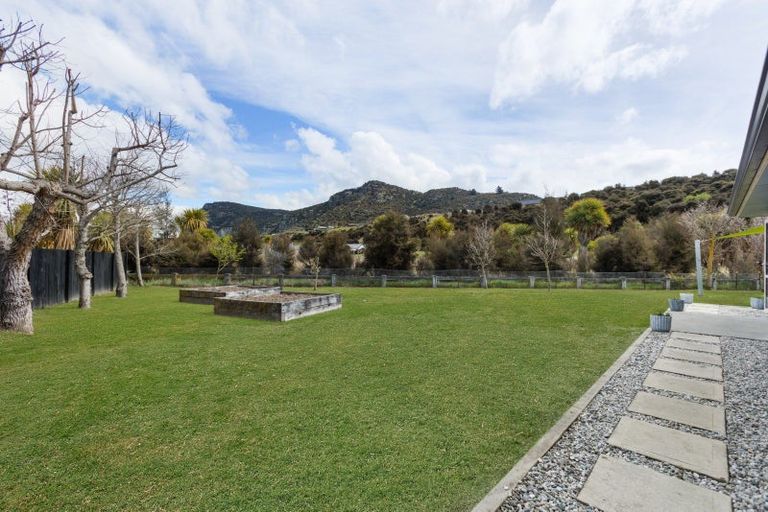 Photo of property in 17 Hunt Place, Albert Town, Wanaka, 9305