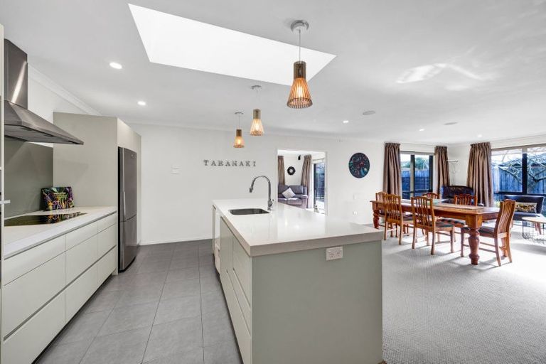 Photo of property in 21 Montague Grove, Stratford, 4332