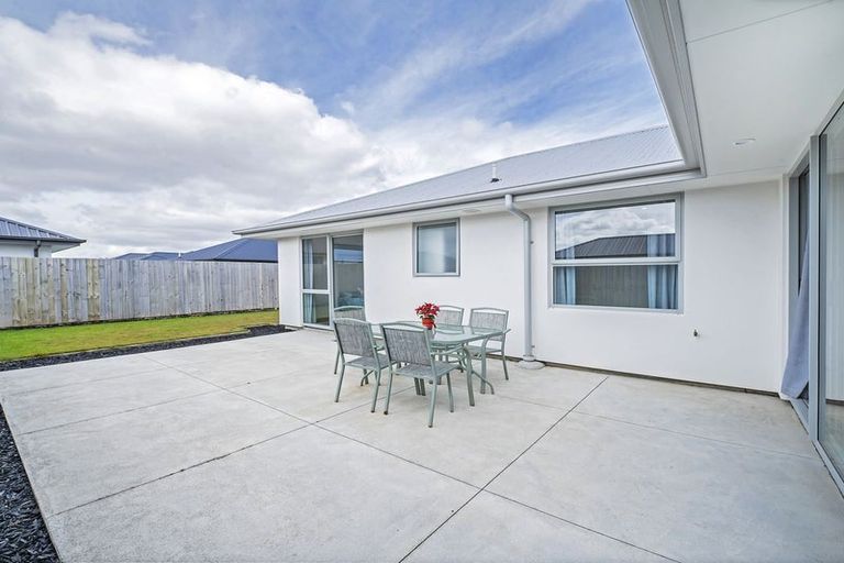 Photo of property in 17 Lewis Crescent, Rolleston, 7614